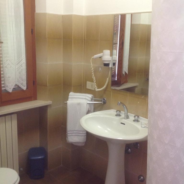 Il Sentiero Hotel Ostra Vetere Ruang foto